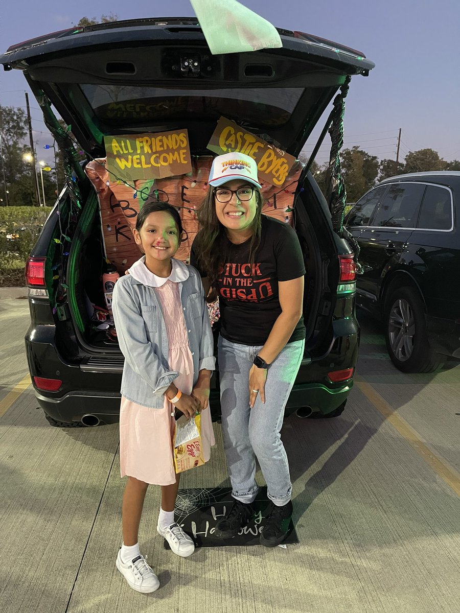 SaraYRodrigu3z's tweet photo. @HumbleISD_GE #TrunkOrTreat night was a success. I enjoyed handing out 🍭 🍬 taking 📸🤳🏻with my Ss and kiddos from all over the school 🤩 #StrangerThings trunk was a #Hit @Stranger_Things #AllFriendsWelcome #CastleBuyers #StuckInTheUpsideDown #ThinkingCap @Curllonangela https://t.co/MW7rRE4jlU