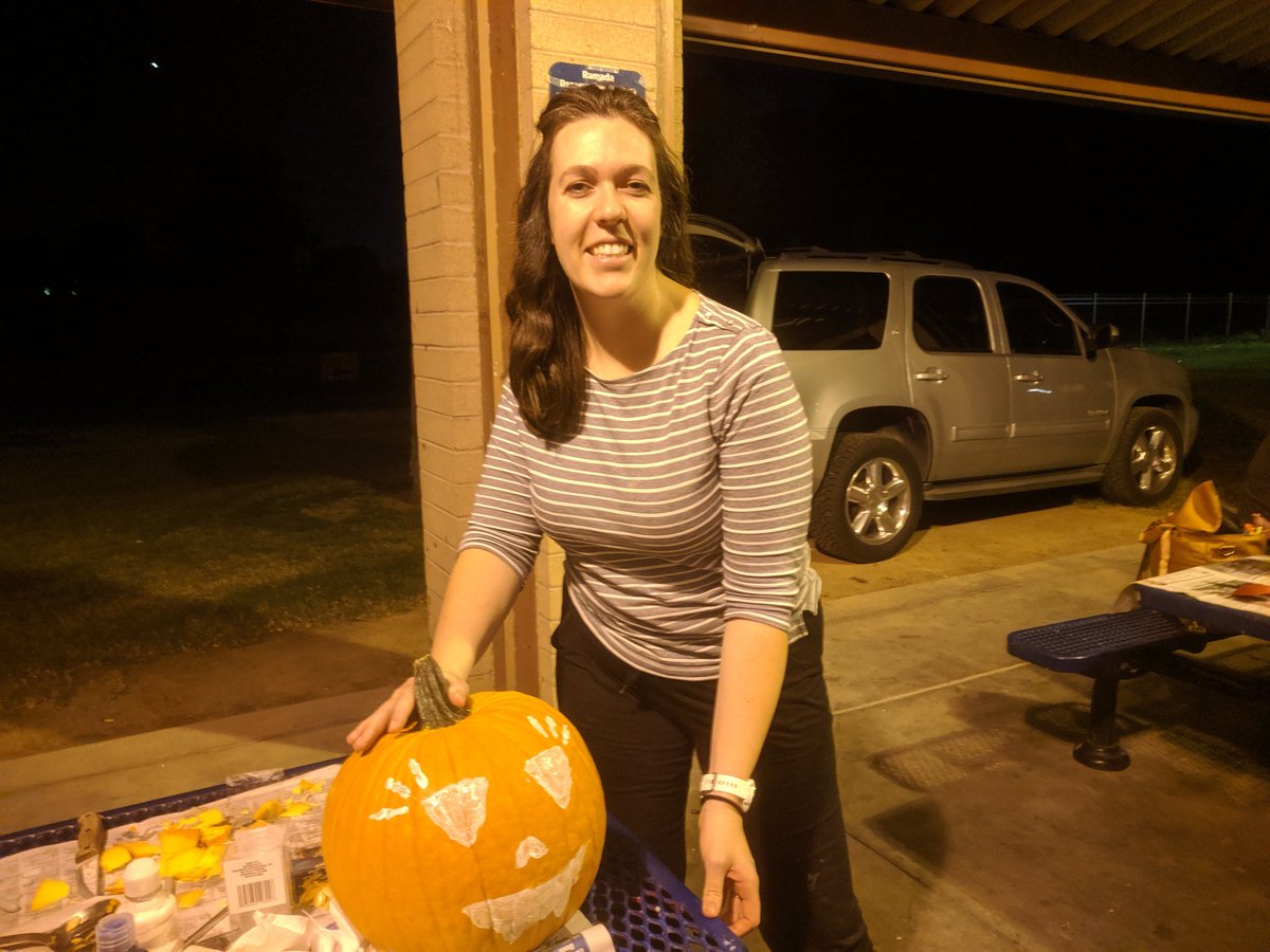 asupostdocs's tweet image. #postdocs pumpkin carving!!!