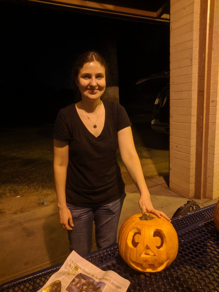 asupostdocs's tweet image. #postdocs pumpkin carving!!!