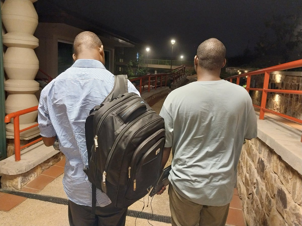 AshesiDesign's tweet photo. After some more brainstorming, some members headed to their hostels to get refreshed for the next phase๐โโ๏ธ, some continued to work on their ideas๐งโ๐ป, and some are having their beauty sleep right in midst of their work ๐ฅฑThe next phase starts later today, stay tuned!#DlabHackathon https://t.co/BpETwYtEbp