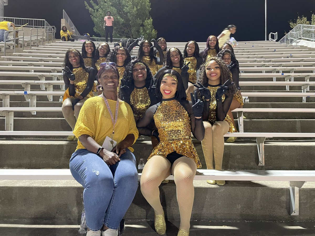 dallasisdvpa's tweet photo. Wrapping up Friday night lights with some amazing team drill teams! #HalftimeIsGametime #DrillTeam @DevoDouglas https://t.co/oqr1r1kNDE