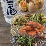 お酒好きには夢のよう!おつまみたっぷり、アフタヌーンティー。