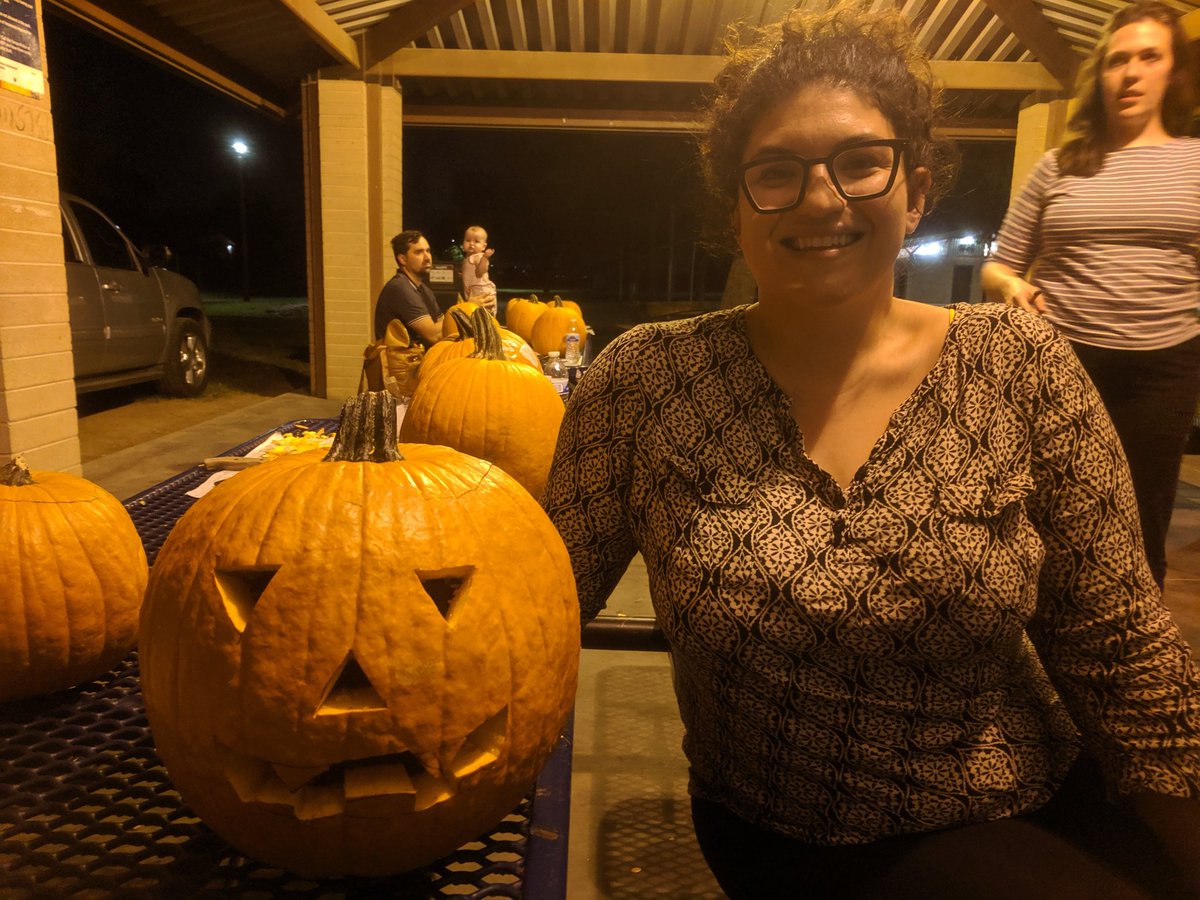 asupostdocs's tweet image. #postdocs pumpkin carving!!!