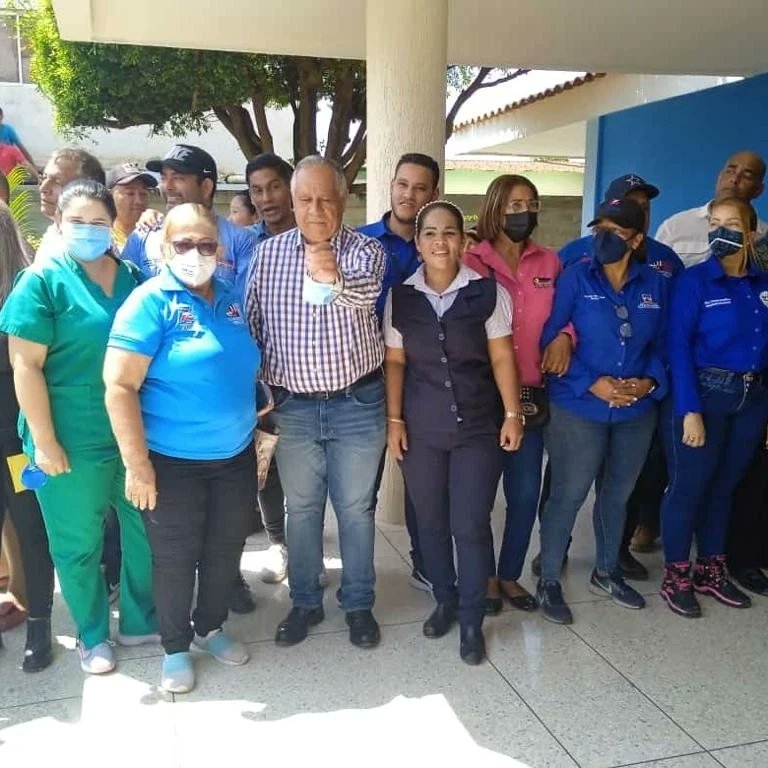 DipHectorVargas's tweet photo. #21DeOct Desde el #Zulia en #Cabimas acompañamos a nuestro gobernador @manuelrosalesg en la reinauguración de la Esc. Estadal El Porvenir dotada con un laboratorio de computación, internet, áreas recreativas y conserjería para el desarrollo tecnológico y educativo de los niños. https://t.co/WCT3a0BhrE