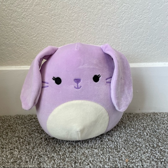 julieeley's tweet photo. So good I had to share! Check out all the items I'm loving on @Poshmarkapp from @MidWizPosh #poshmark #fashion #style #shopmycloset #squishmallows #disney #nike: https://t.co/hmayjqEafZ https://t.co/e6NTY2NmUP