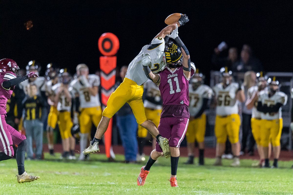 Black River's <a href="/TMrakuzic/">tyler mrakuzic</a> makes an acrobatic catch for a completion at Wellington. <a href="/BRFootball_/">Black River Football</a> <a href="/BRiverAthletics/">B.R. Athletics</a>