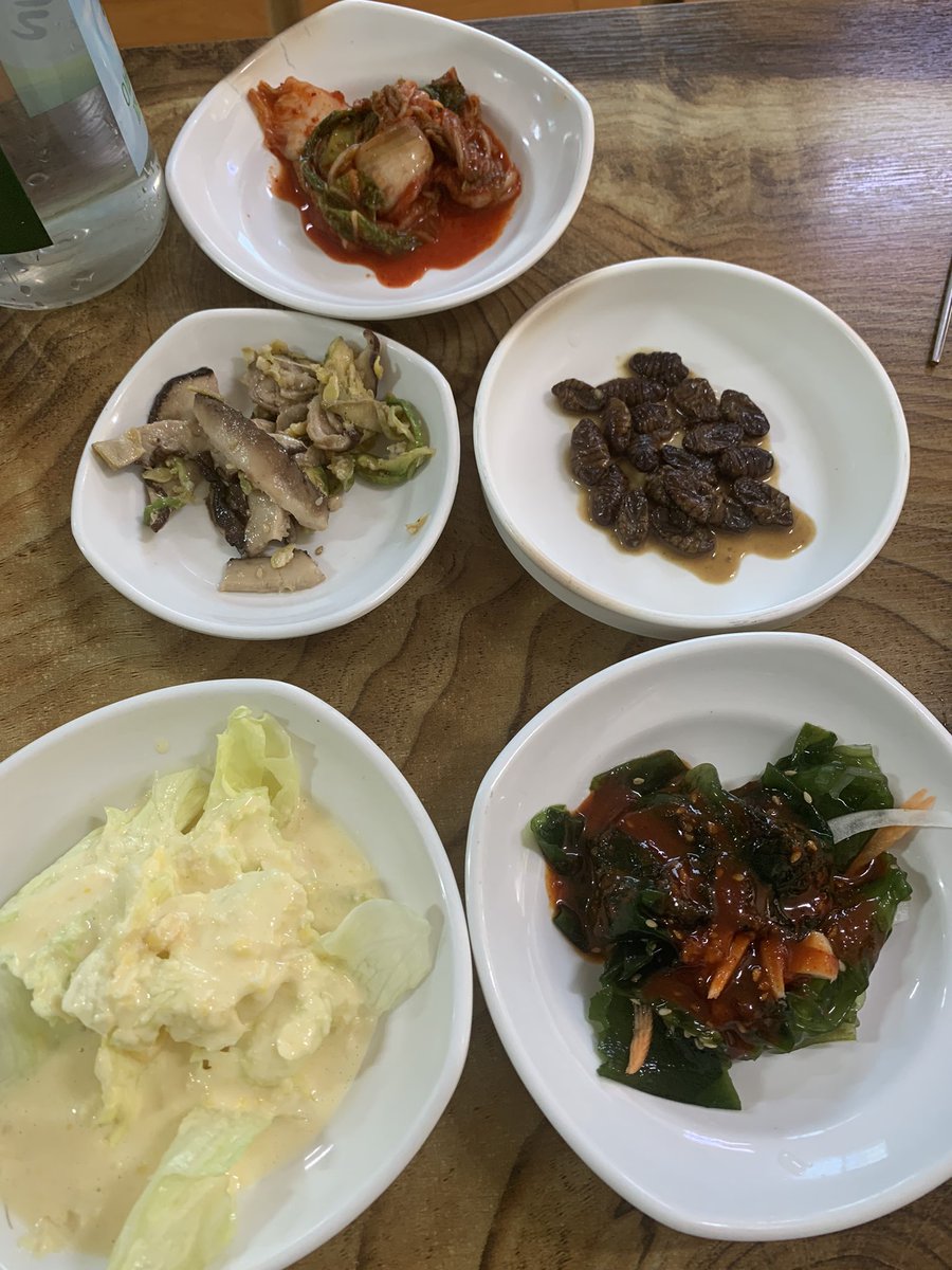 yevliii's tweet photo. Guess what?~ I had bulgogi for lunch!~ Sooo goooddd~ π₯°π Also, there is bbundaegi (pupa dish) bleh π€’ #sogood #bulgogi #marinatedbeef #yumm #Koreatrip #vacation https://t.co/PJiUbuJt8E