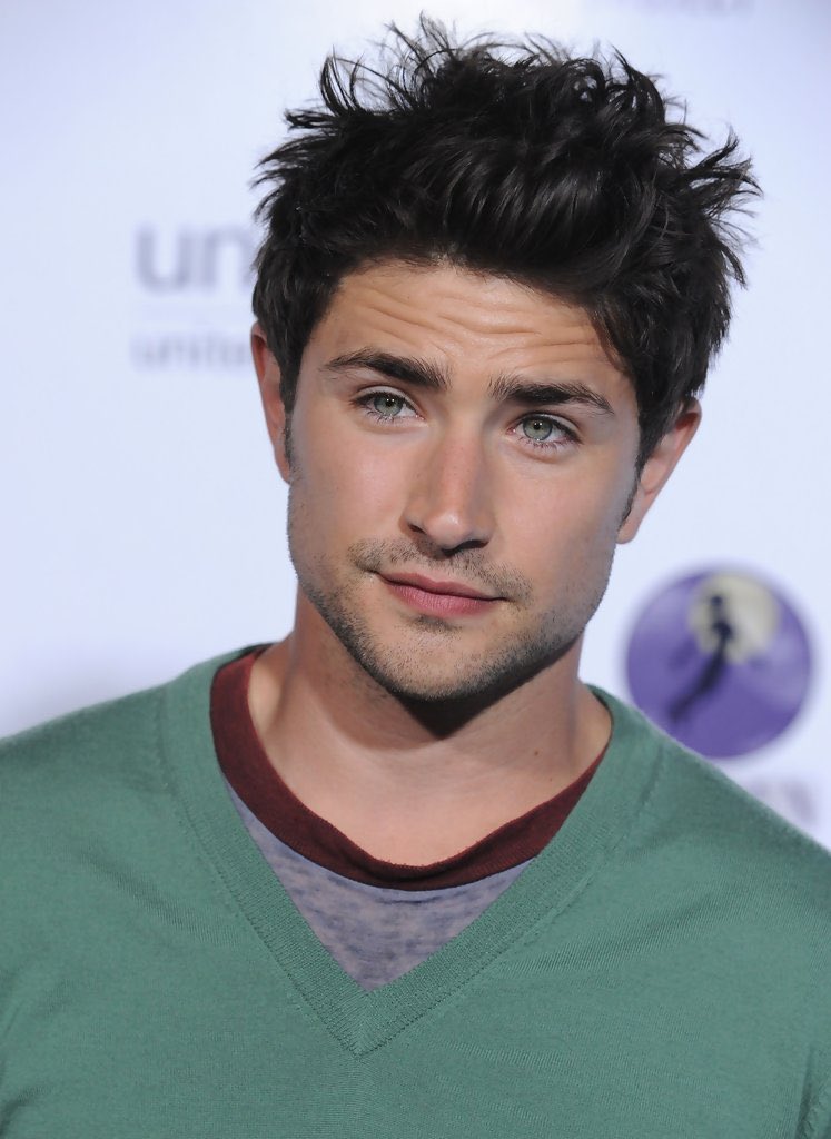 Happy Birthday to Matt Dallas . 