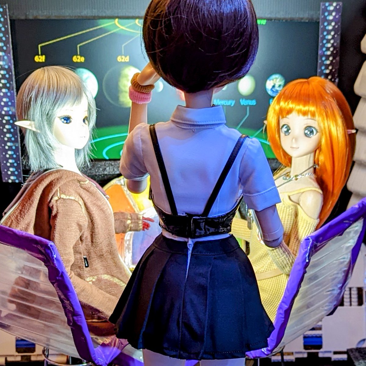 rc2agog's tweet photo. "Got a permit for landing this starship on Earth?" "How- PIX?!" "Agent P" FLASH! 😎😂
.
#Talam #Pix #Forena #SmartDoll #BJD #SciFi #starship #TakuminaMaru #aliens #TroubleConsultants #SkillfulDuo #GoGetters #alien #MiB #MenInBlack #sunglasses #neuralyzer #flashything #Halloween? https://t.co/yDrh9vjhkN
