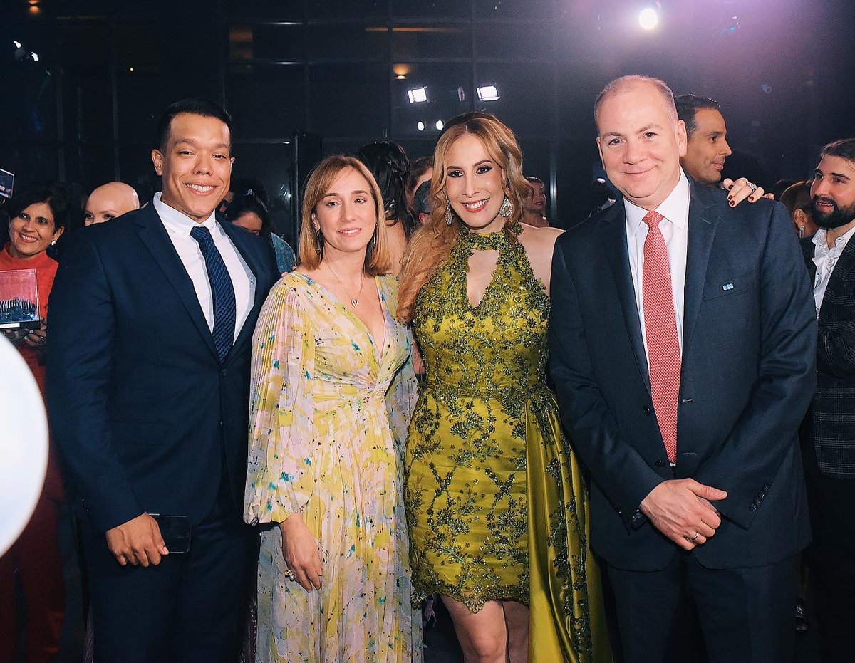 josuedellasera's tweet photo. Premios Panamá en Positivo 2022 @PlataformaPA @MariGuizado Feliz con la nominación de la Fundación @VinisteAMi como ONG en Positivo. Un gran paso de sensibilización y concientizacion sobre las nuevas oportunidades para las personas privadas de libertad @PenitenciarioPA https://t.co/VzZLhHtpK3