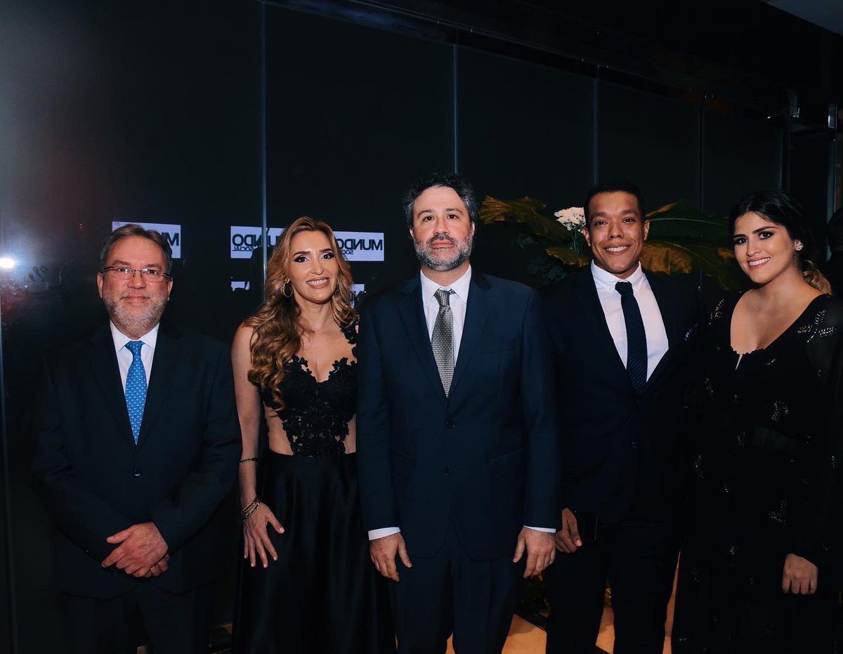 josuedellasera's tweet photo. Premios Panamá en Positivo 2022 @PlataformaPA @MariGuizado Feliz con la nominación de la Fundación @VinisteAMi como ONG en Positivo. Un gran paso de sensibilización y concientizacion sobre las nuevas oportunidades para las personas privadas de libertad @PenitenciarioPA https://t.co/VzZLhHtpK3