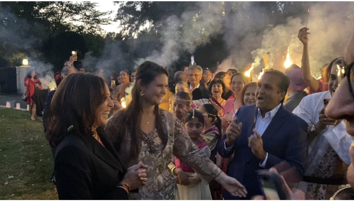 taaldc's tweet photo. A very Happy #Diwali2022 and a heartfelt thank you to @VP @KamalaHarris and @SecondGentleman for inviting our dancers to perform and be embraced by you and our community! We will forever treasure this experience. Here is to the triumph of good over evil, light over darkness. https://t.co/o6YQVQZi6k