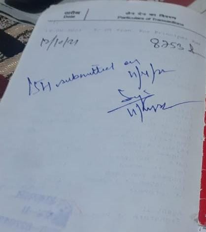 dshaileshsingh's tweet photo. @IndiaPostOffice My father's Senior citizen savings account is in Chas post office(Bokaro), pin code- 827013. Despite of submitting 15H form (attached passbook), heavy amount debited as tax.Plz help to reverse the debited amount. @AshwiniVaishnaw @FinMinIndia https://t.co/RvxlcfiRvP