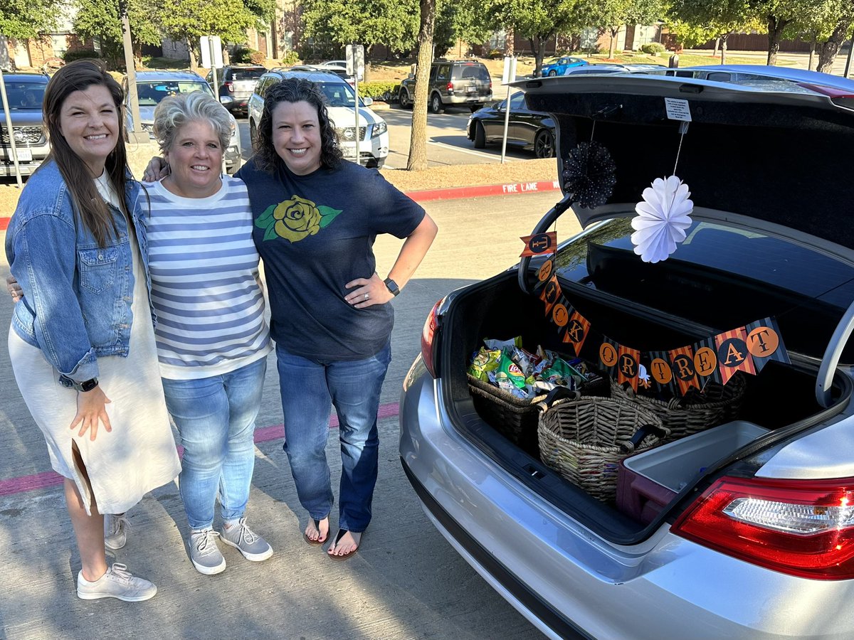 Trunk or Treat…technology department showing  a little love for our DLC <a href="/CarrieJostmeyer/">ℂ𝕒𝕣𝕣𝕚𝕖 𝕁𝕠𝕤𝕥𝕞𝕖𝕪𝕖𝕣</a> <a href="/techoodie/">Kirsten Hood</a> <a href="/alannam01/">Alanna Mercy</a> <a href="/Boals_Frisco/">Boals Elementary</a> #friscomadetoshine