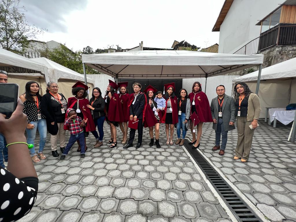 ayudautoayudaec's tweet photo. Graduación de beneficiari@s de los proyectos sociales de @ayudautoayudaec capacitados en #BellArte de la @saludquito convenio con la Agencia Turca de Cooperación y Coordinación (TIKA) para fortalecer habilidades y capacidades en peluquería, manicura, barbería, comunicación, etc. https://t.co/RJuunxuiTb