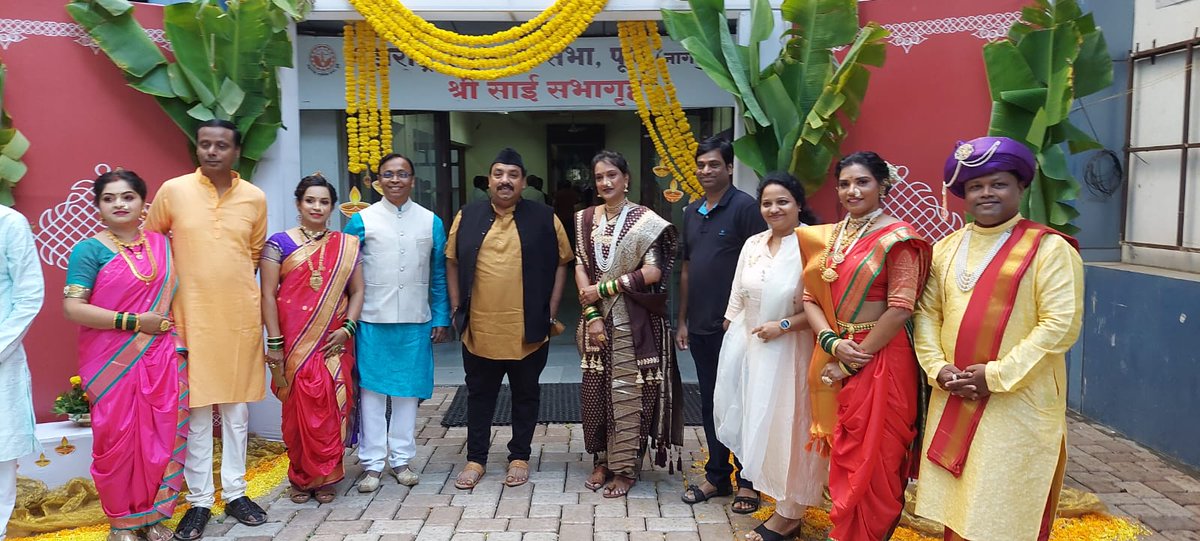 Chefvishnuji's tweet photo. आर्य वैश्य समाज, स्वरनाट्य सुरभी यांच्या तर्फे आयोजित पेशवाई, दिवाळी पहाट कार्यक्रमा ला विशेष अतिथी म्हणून उपस्थित होतो. आपल्या सगळ्यांना धनत्रयोदशी च्या आणि दिवाळीच्या खूप खूप शुभेच्छा !

#दिवाळी #diwalispecial #peshwai #DiwaliPahat #nagpur #Diwali2022 #diwalievent https://t.co/jeKuEBWhEZ