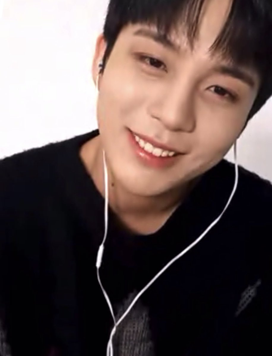 hehetsohvi's tweet photo. jongho ✨ 221022 yes24 fansign
the most beautiful man 😭😭😭 https://t.co/qYP6FxgzmR