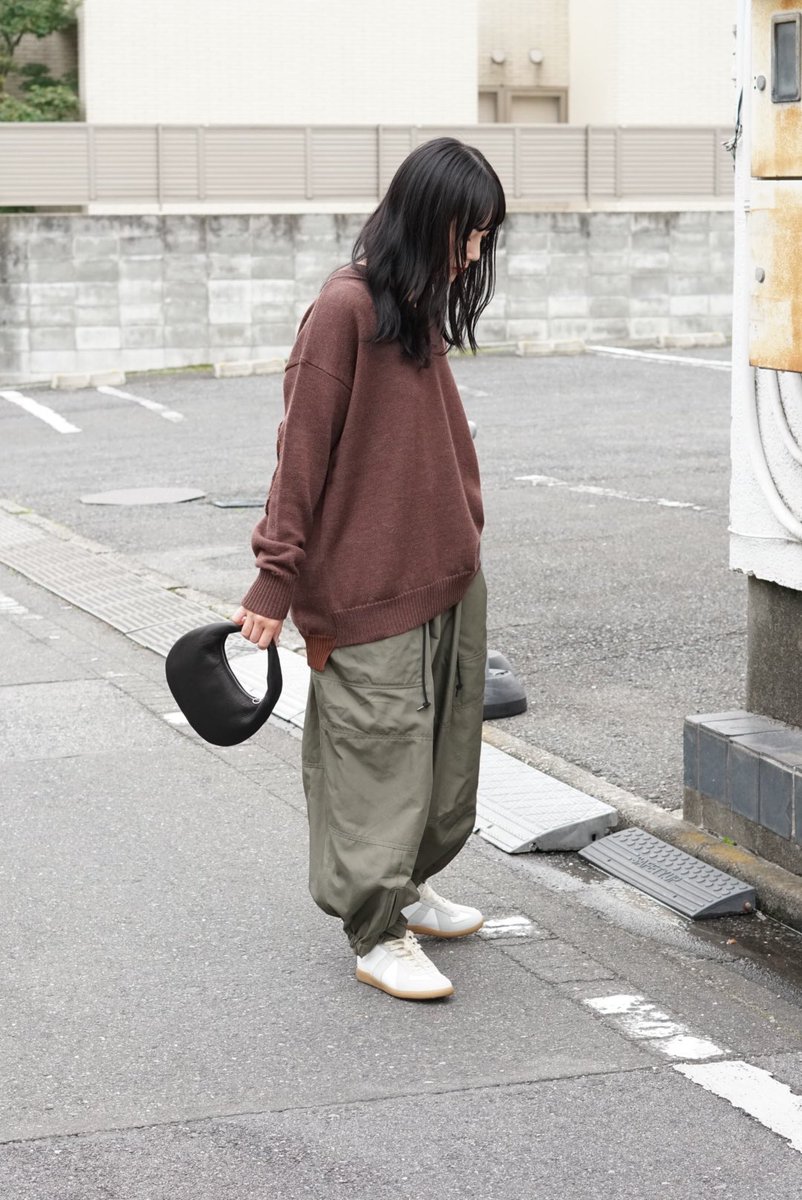 ANNDEARK's tweet photo. こんにちは！JUNMIKAMIより大人気のヴァリアブルパンツが入荷しました！今シーズンよりポリエステルツイル素材になっておりシワ感も楽しめるアイテムとなっております！

#mm6 #junmikami #aeta #maisonmargiera https://t.co/XvPOAmS8uN