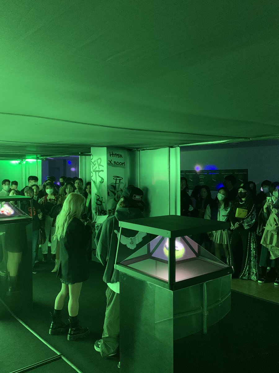 hypersportsclub's tweet photo. 💚Thank you for last HSC night!!💚
#nft #nfts #digitalfashion #virtualfashion #meta #metaverse #metafashion #fashiontech #futureoffashion #nftsneakers #sneakers #hypersportsclub #NFTCommumity #privatenight https://t.co/phlWeWH40i
