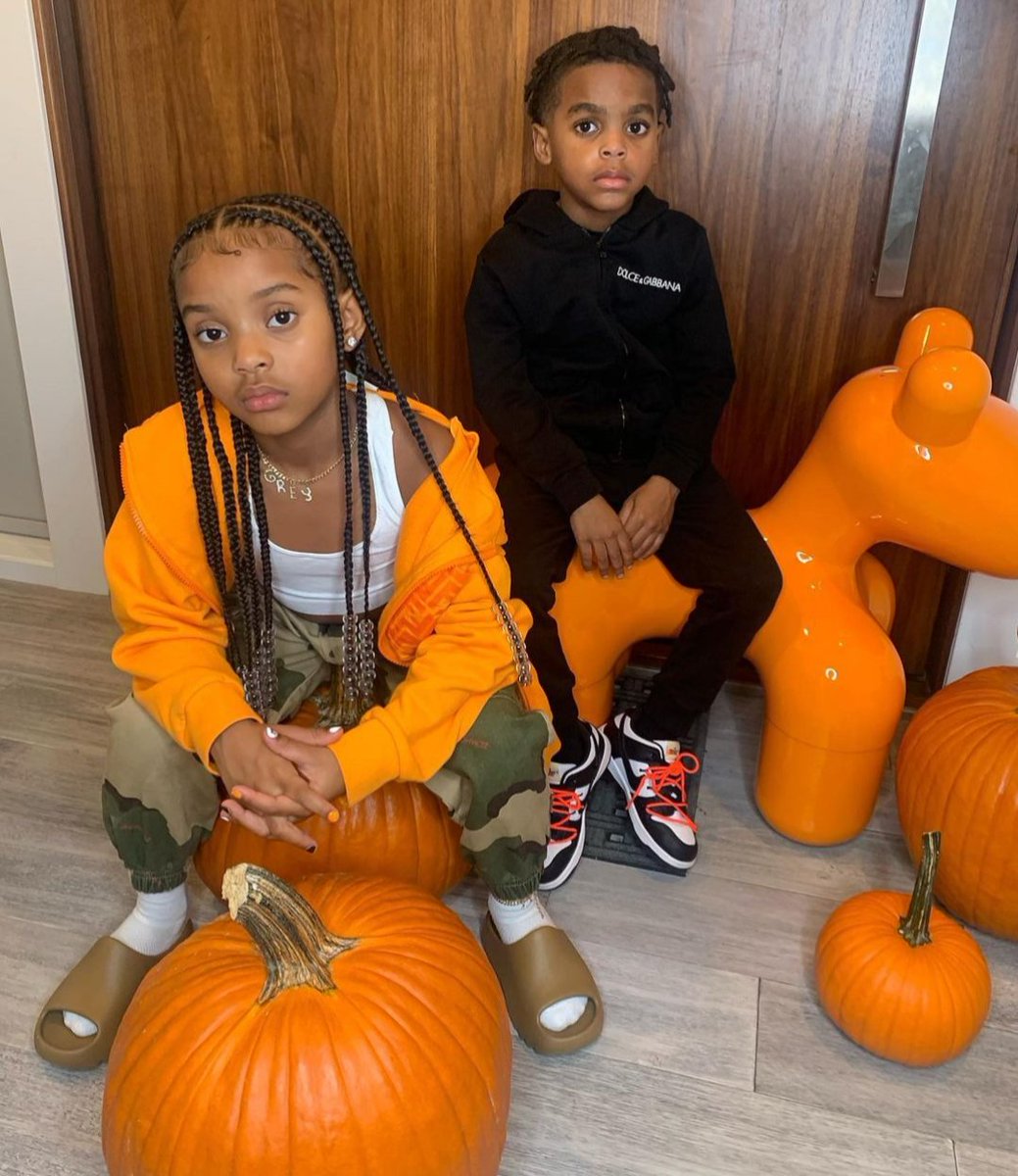 prime_evans1's tweet photo. Me and big sis 
@Greyskyeevans https://t.co/IvdtrK5iGP
