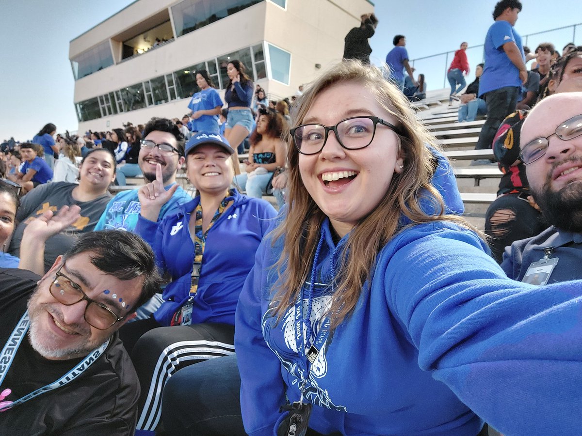 haileyehunt's tweet photo. Happy Homecoming!! It was an awesome game to watch. Not to mention our fantastic cheerleaders and insanely talented marching and mariachi bands. Our #JaySS family had a great time! #NISDJay #MustangsIgnited https://t.co/cJNIhrPCk1