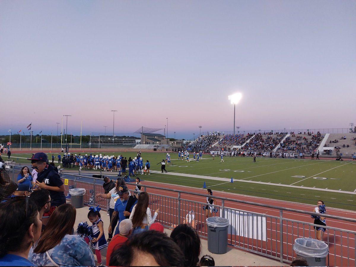 haileyehunt's tweet photo. Happy Homecoming!! It was an awesome game to watch. Not to mention our fantastic cheerleaders and insanely talented marching and mariachi bands. Our #JaySS family had a great time! #NISDJay #MustangsIgnited https://t.co/cJNIhrPCk1