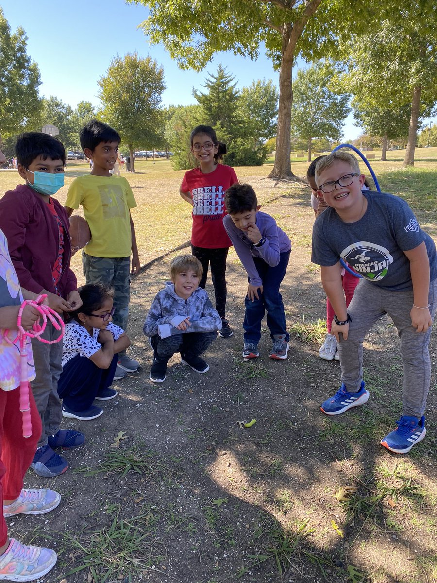 caseykelli1's tweet photo. These students were so excited to show me their discovery today at recess!  Check out this caterpillar 🐛 @IsbellPride #IsbellPride https://t.co/7oGY7T2sPg