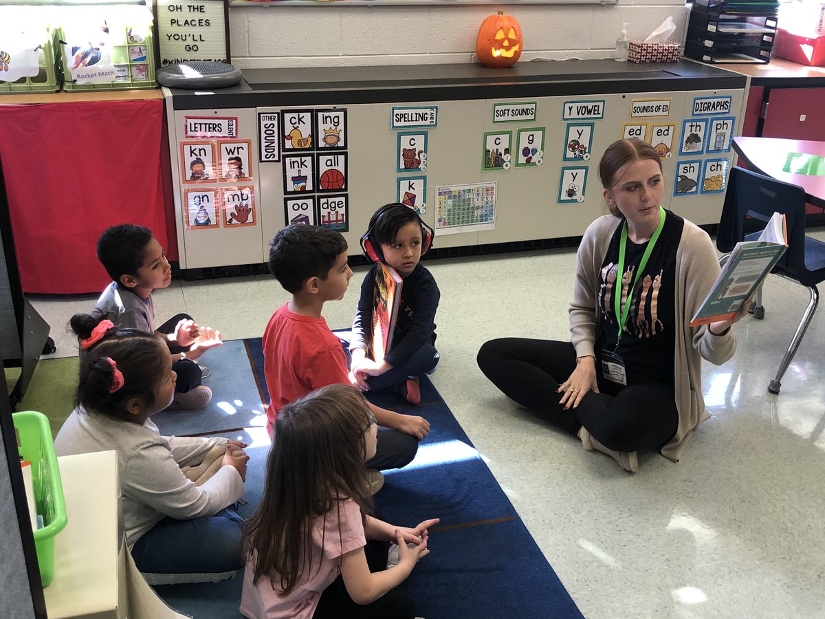 KindFirst108's tweet photo. We had a special visitor in class today. Ms. Brooke(aka Mrs.Patsch’s daughter  and a future SPED teacher) came to help out. What a fun day!@115bgs https://t.co/7jTc8HbFc5