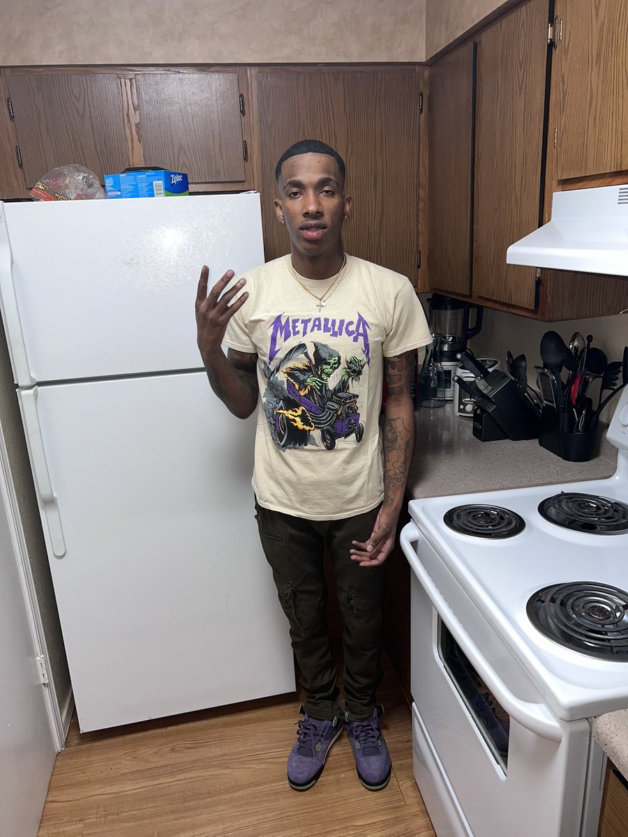 rossi1of1's tweet photo. If nobody else gone show em’ , I’ll teach em 🥇 #freemyblood https://t.co/HOcw83ruM0