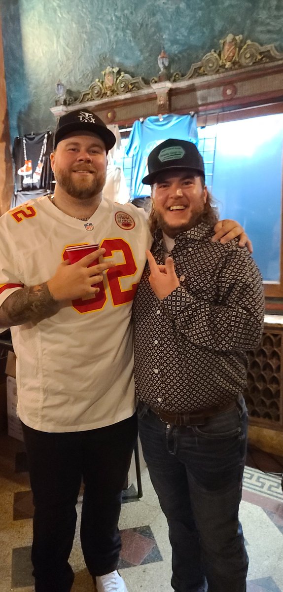 c0c0_train's tweet photo. @DylanWheeler_ whatta stand up guy and a badass show 🤘🏼 https://t.co/GbRmgm6dPD