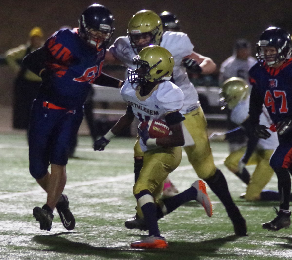 GordieHoweSport's tweet photo. Tonight’s second high school football playoff game at Saskatoon Minor Football Field was a 6A @sssad12 second division final. The Bethlehem Catholic High School Stars blanked their neighbours the Tommy Douglas Collegiate Tigers 21-0. #GordieHoweSports. #PrideofHome. #Wearefamily. https://t.co/t38M1dMeMW