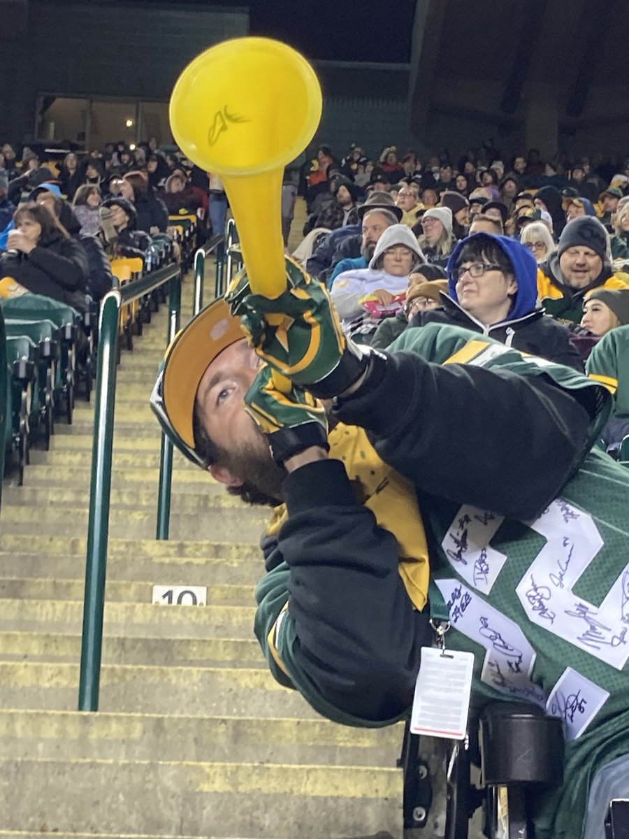 RickCloney's tweet photo. Elks game https://t.co/tAUoaEuD1U