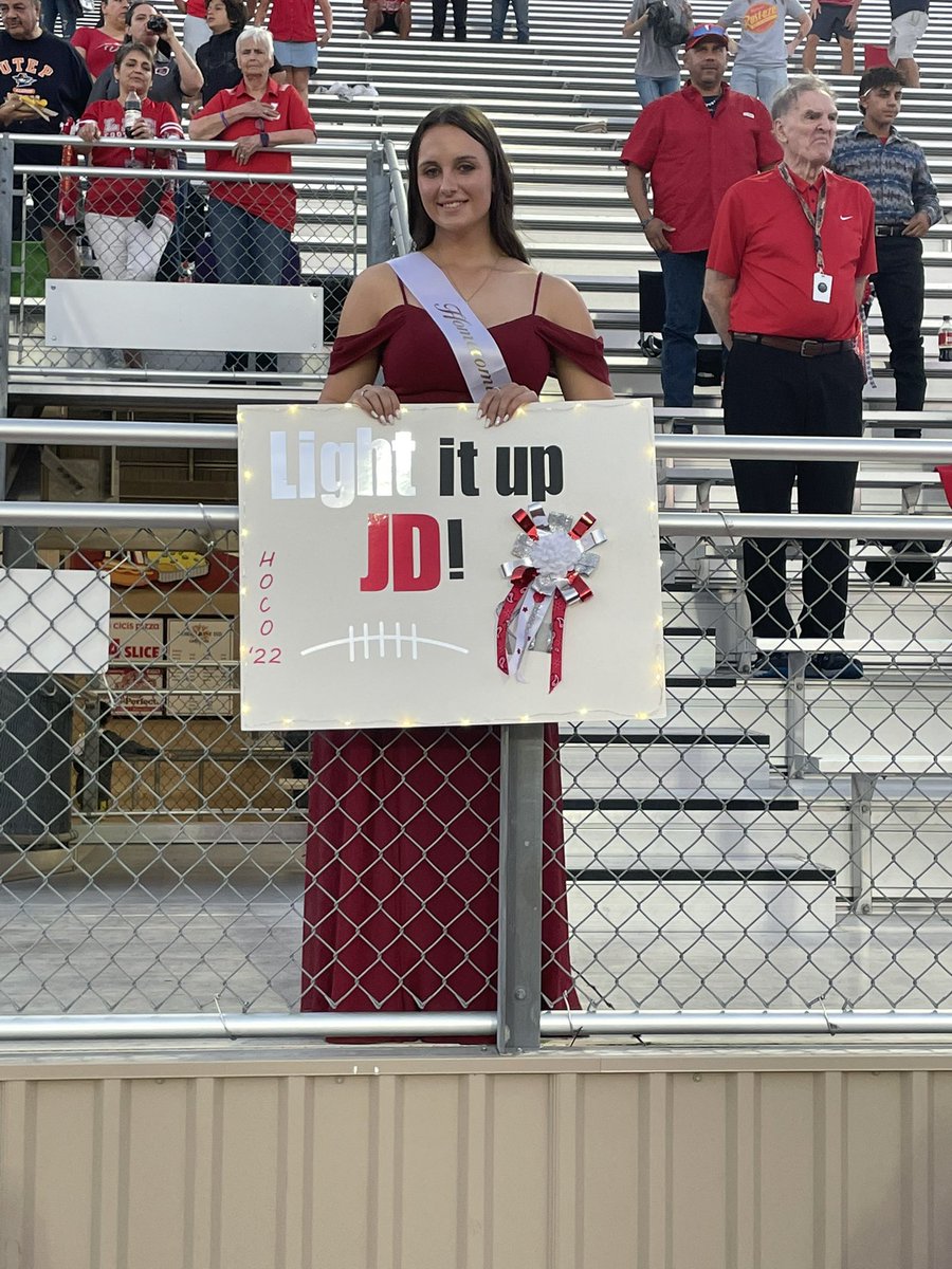 crowe_55's tweet photo. LEE Homecoming 2022 - Duke John Crowe and Duchess Michelle Goodwin. @leeneisd @JohnCrowe44 @LEEVolsFootball @LeeVolsBaseball https://t.co/czJK5OhkQK