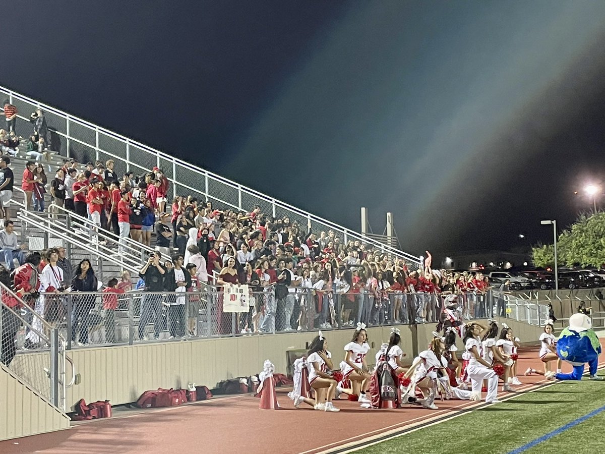 crowe_55's tweet photo. LEE Homecoming 2022 - Duke John Crowe and Duchess Michelle Goodwin. @leeneisd @JohnCrowe44 @LEEVolsFootball @LeeVolsBaseball https://t.co/czJK5OhkQK