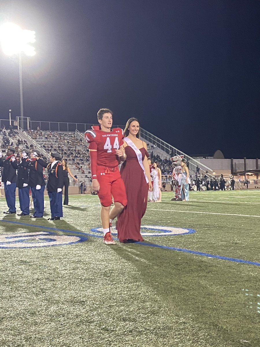 crowe_55's tweet photo. LEE Homecoming 2022 - Duke John Crowe and Duchess Michelle Goodwin. @leeneisd @JohnCrowe44 @LEEVolsFootball @LeeVolsBaseball https://t.co/czJK5OhkQK