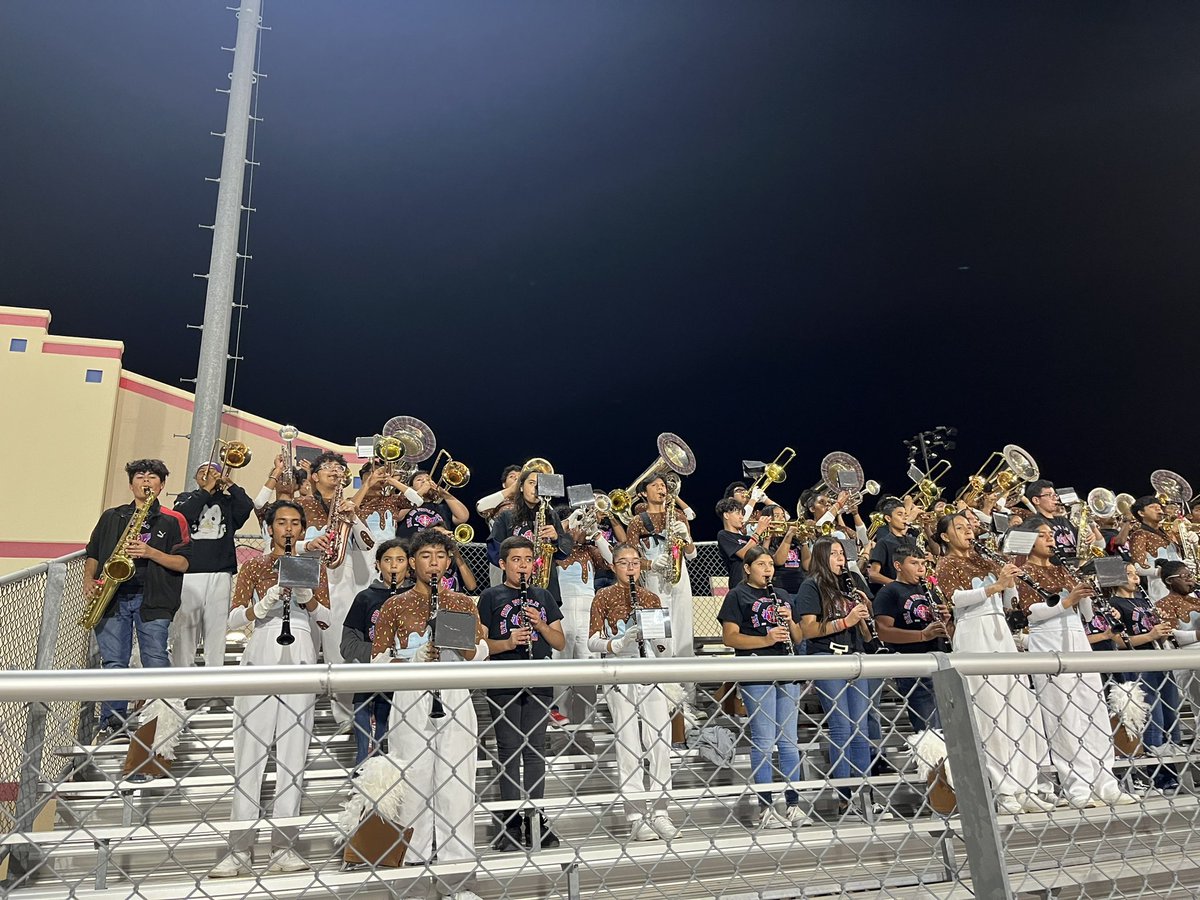 BelAirMSBand's tweet photo. Middle school band night @BelAirHigh 🎶🎺🎷🥁🏈 #SystemRed #BigRedPride @YISDFineArts @RubinaJurado @BAMS_GLopez https://t.co/Hi9aLEWzji