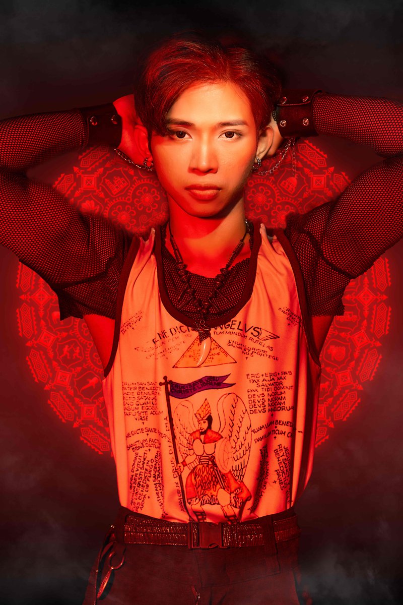 Official_ALAMAT's tweet photo. ASWANG solo teaser photos
<TANEO>

“Pag-ibig ko sa’yo’y
Kailanman di guguho
Kahit na maging kang...”

ASWANG M/V soon!

PASULONG ⏩, #Alamat’s first mini-album drops on Oct 28. Pre-save 🔗 https://t.co/XZnjFAdYUu

ASWANG AGIMAT OUTFITS
#ALAMATAswangTANEO
#ALAMATAswang https://t.co/uqy7O9qigj