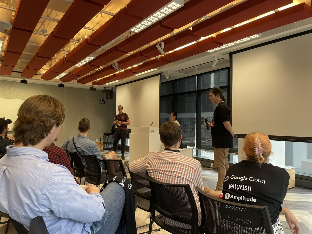 Fight fight fight! Debate on if attribution is dead <a href="/MeasureCampSyd/">MeasureCampSydney</a> #measurecampsyd <a href="/sredfern/">Sam Redfern</a> and Tom Hunt
