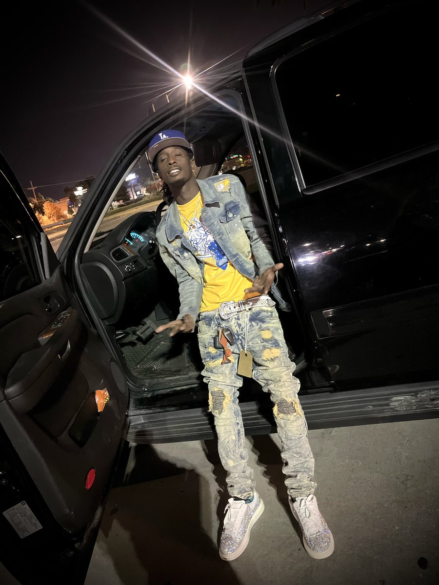 Dat_Boy_There_'s tweet image. 💎