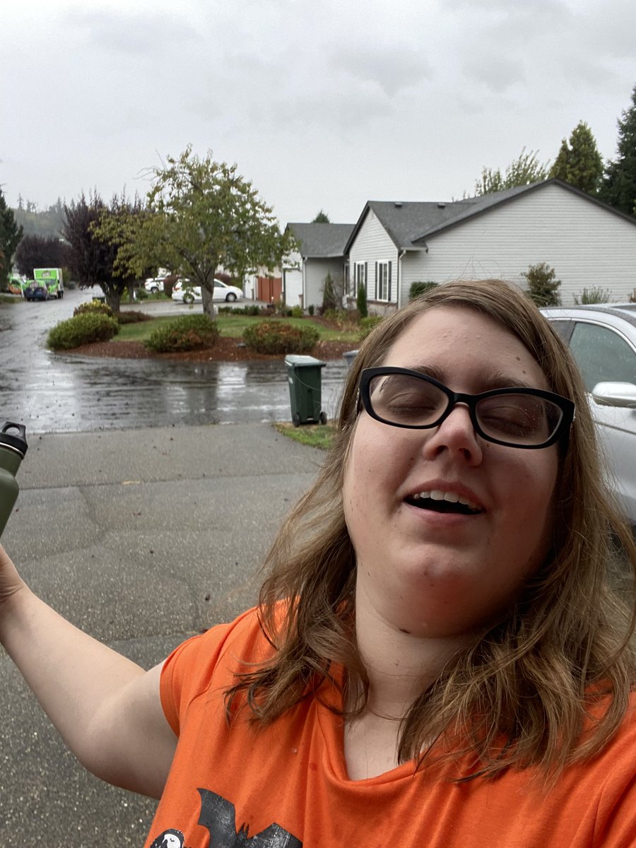 ellywabbit1992's tweet photo. Oh wonderful plant life giving rain 🌧 I have missed you so much! https://t.co/BT9HcH4jil