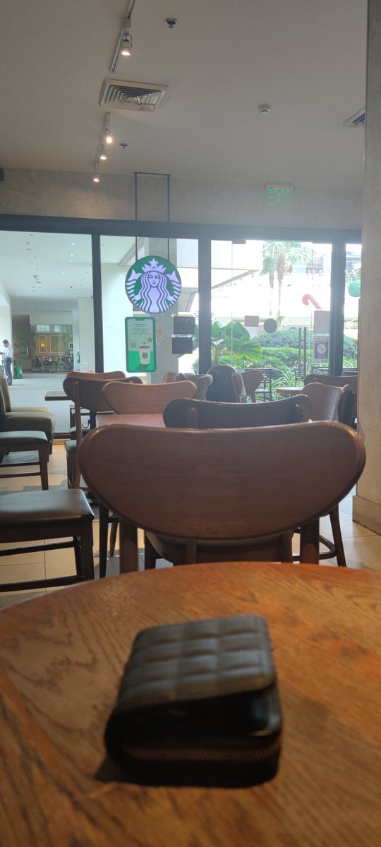 yugen_writes's tweet photo. Starbucks and konting sulat muna bago sabak for #Romanceclass #feelsfest π (need ko lang po talaga ng cafe rn hahahuhu) https://t.co/HRgRwld6Ap