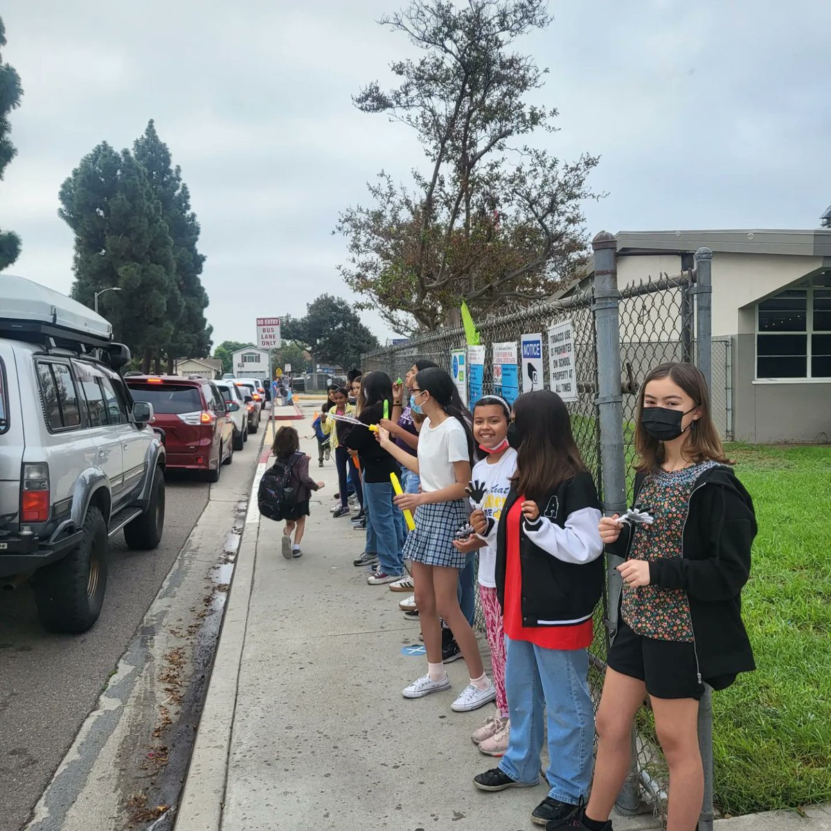 ElliottPanthers's tweet photo. Best day of the week, Friday! Why? Because our Phenomenal Panthers welcome our students to campus! #PantherPride https://t.co/kZRjLLsxSR