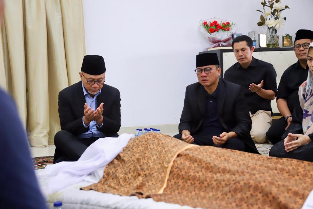 ZUL_Hasan's tweet image. Inna Lilahi Wa Inna Ilaihi Raji'un..

Berduka yang teramat dalam, telah berpulang Ibu Hj. Biasmawati, Ibunda dari saudaraku, H. Yandri Susanto, Wakil Ketua Umum PAN.