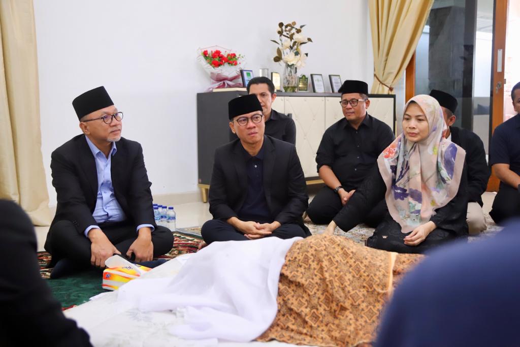 ZUL_Hasan's tweet image. Inna Lilahi Wa Inna Ilaihi Raji'un..

Berduka yang teramat dalam, telah berpulang Ibu Hj. Biasmawati, Ibunda dari saudaraku, H. Yandri Susanto, Wakil Ketua Umum PAN.