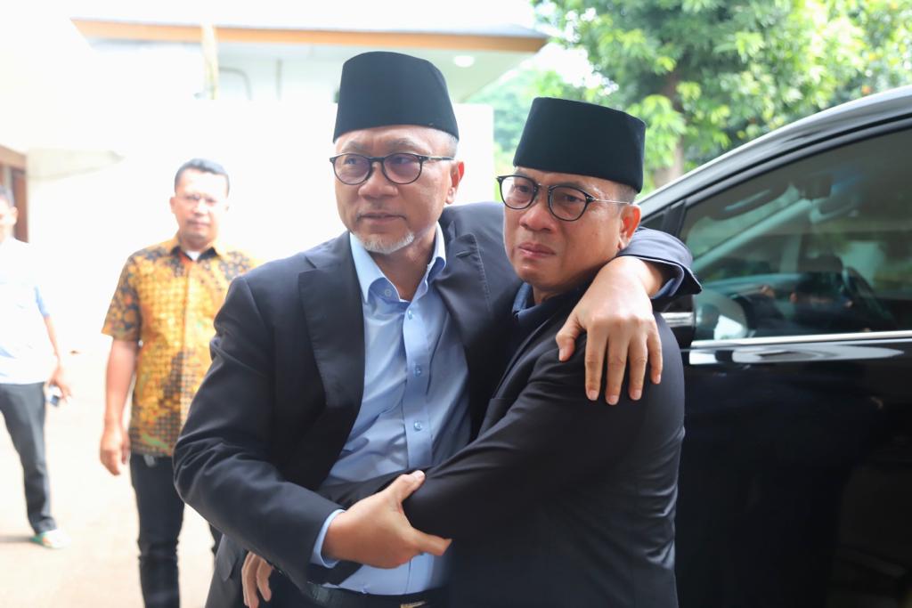 ZUL_Hasan's tweet image. Inna Lilahi Wa Inna Ilaihi Raji'un..

Berduka yang teramat dalam, telah berpulang Ibu Hj. Biasmawati, Ibunda dari saudaraku, H. Yandri Susanto, Wakil Ketua Umum PAN.