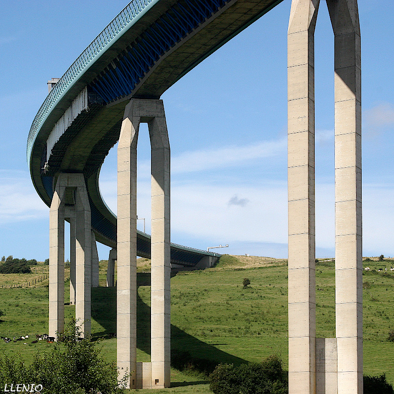 artllenio's tweet photo. construire des passerelles
build walkways
#bridgeroad #photo #photography #photos https://t.co/Ozado3AKcV