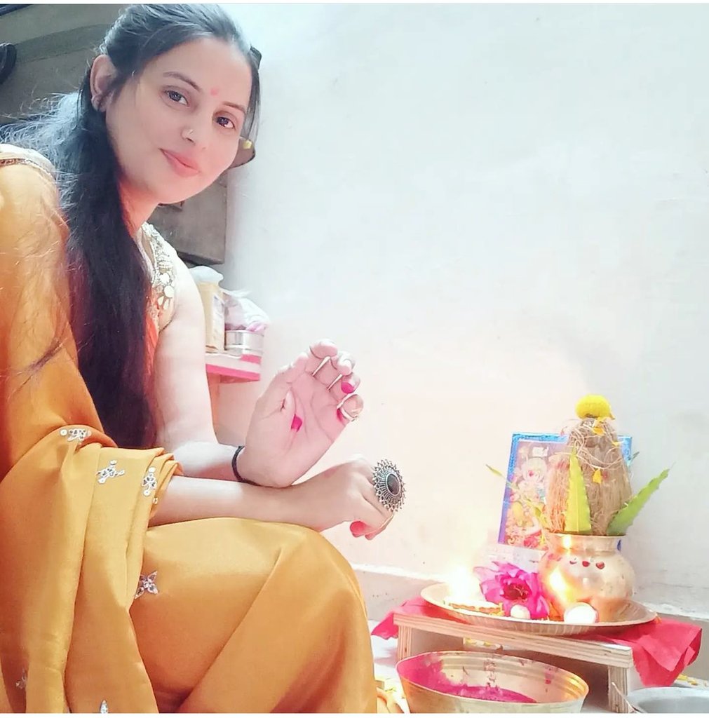 KundanBrahmani2's tweet photo. यह धनतेरस इतना खास हो दूर ना हो कोई अपना सब आपके पास हो ।
अपने ही हमारा सच्चा धन है वो है तो क्या गम है।
हैप्पी धनतेरस मुस्कुराते रहिए खुश रहे सब साथ रहे ।आपको और आपसे जुड़े सब को दीपावली की हार्दिक शुभकामनाएं। 
Good memories 🥰 https://t.co/8Gf9m0S0qe