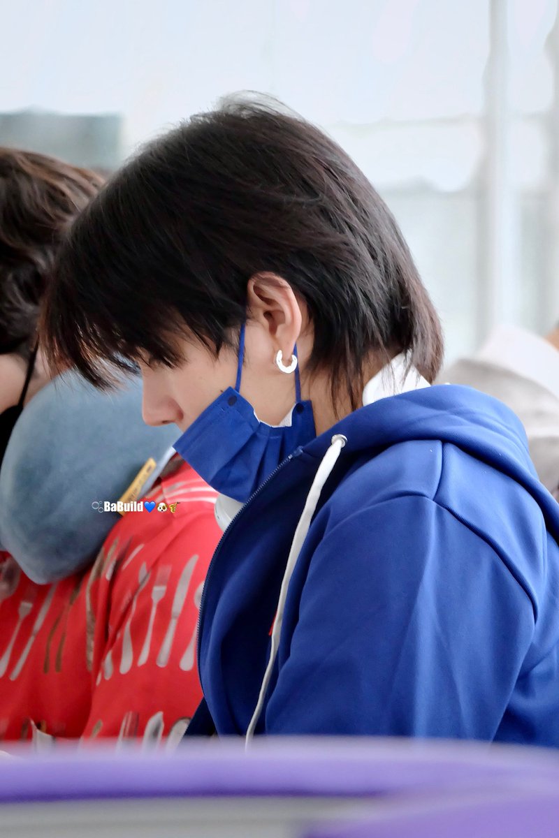 itsmejee_'s tweet photo. His hair looks so fluffy, pengen uyel² rambut nya 🥺
#BuildJakapan #Beyi https://t.co/hhMZFqJJe6