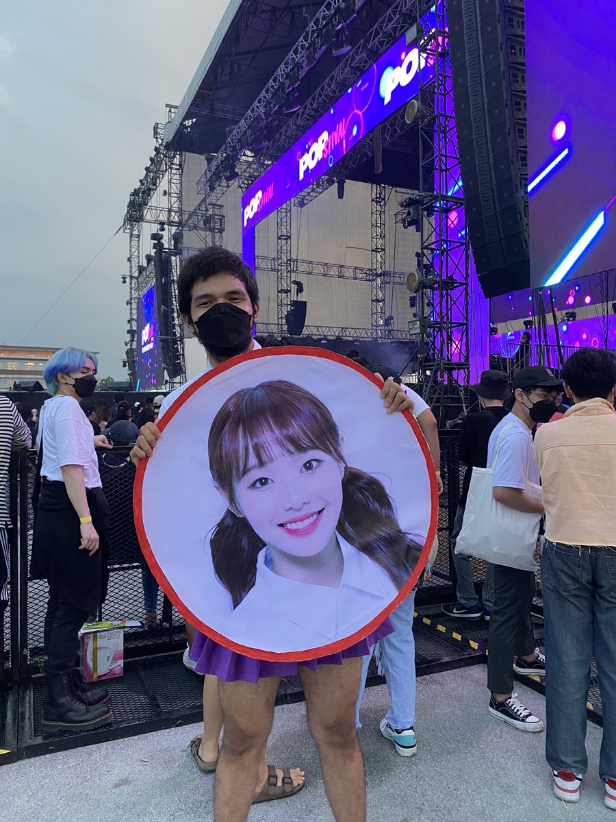 felmarvale's tweet photo. BEST DAY OF MY LIFE (up until now) 😭🥹 ily @loonatheworld!!!

#POPSTIVAL2022 #LOONAFESTIVAL https://t.co/FnfU81isRW