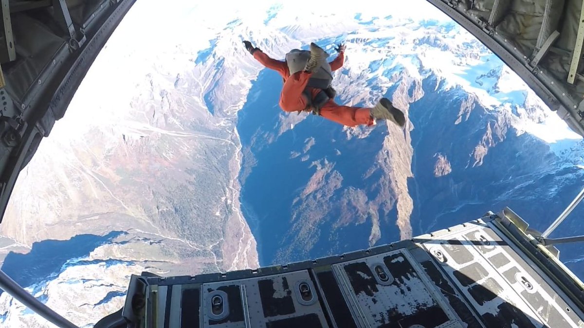 Resonant_News's tweet image. &quot;🇮🇳 As a part of a joint @IAF_MCC and @adgpi exercise, a high altitude Combat Free Fall mission was successfully carried out by commandos of Army #ParaSpecialForces and #Garuds from a C-130J aircraft in the Eastern sector&quot;

- Shillong, Ministry of Defence